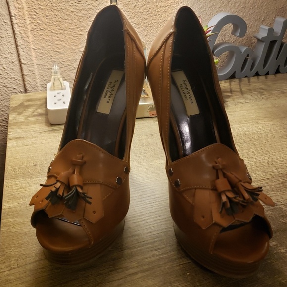 'Simply Vera'  Vera Wang Brown Tassel Heels - Picture 3 of 8